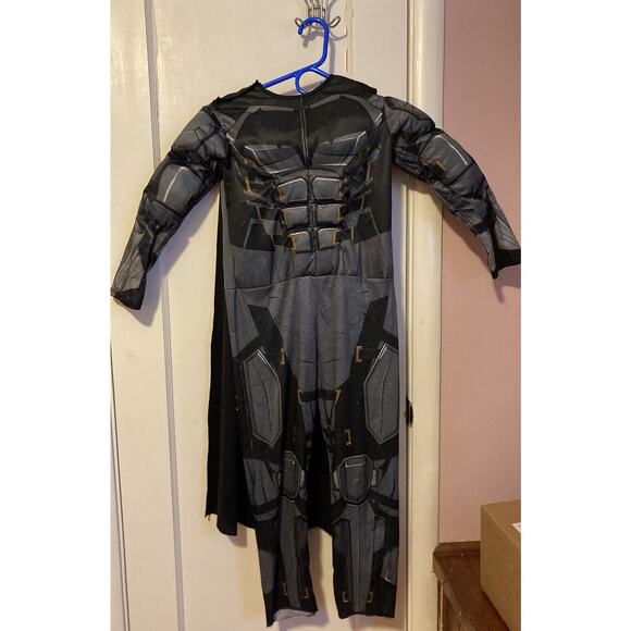 RUBIES DC JUSTICE BATMAN MUSCLE CHEST CHILD COSTUME SIZE M W/MASK & CAPE - Picture 2 of 9